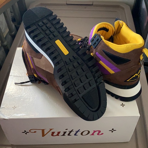 LOUIS VUITTON SNEAKER - Picture 2 of 4